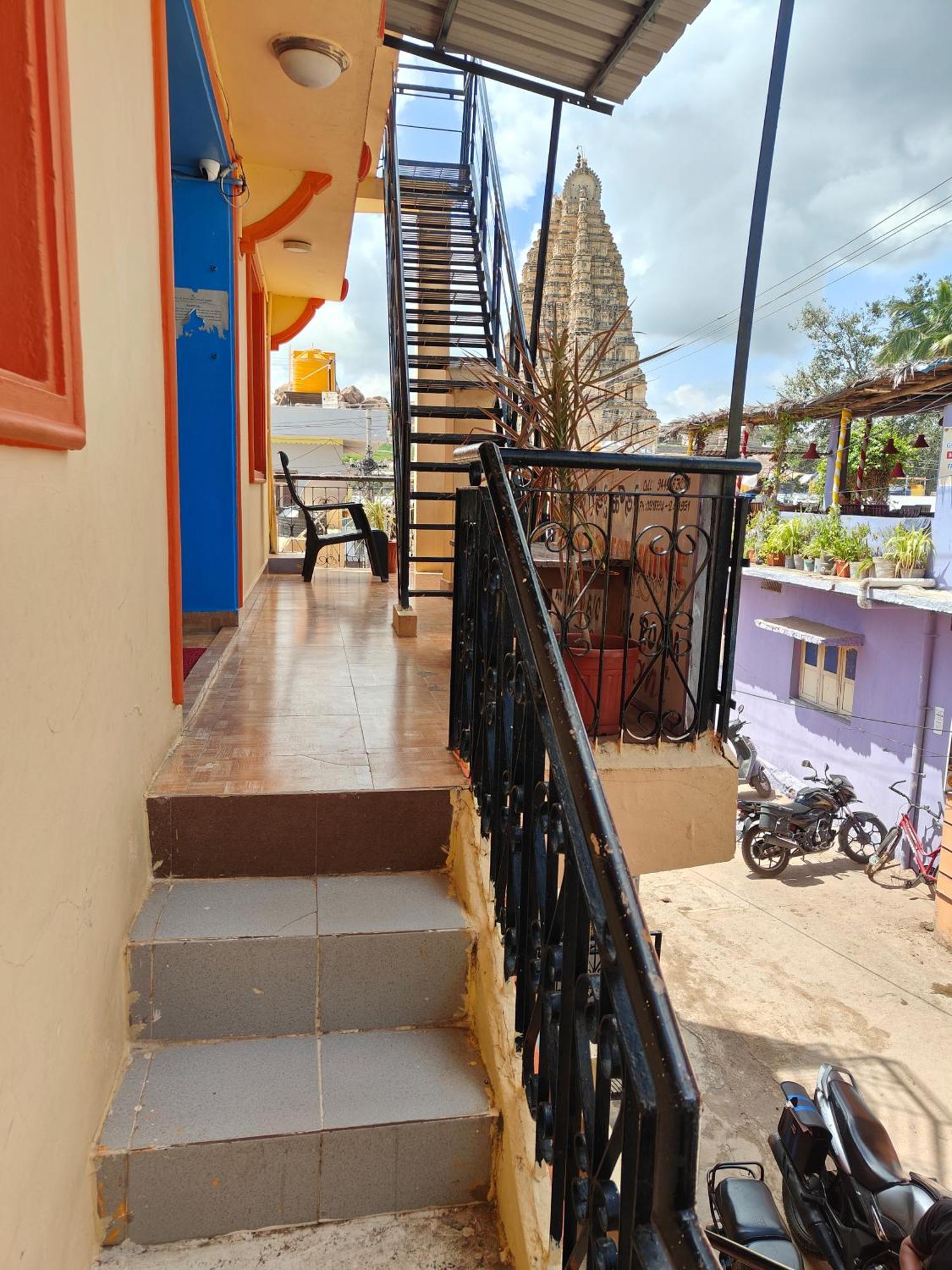 Rocky Guesthouse Hampi Dış mekan fotoğraf